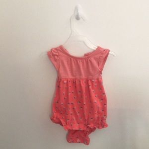 Old navy baby onesie size 0-3 months